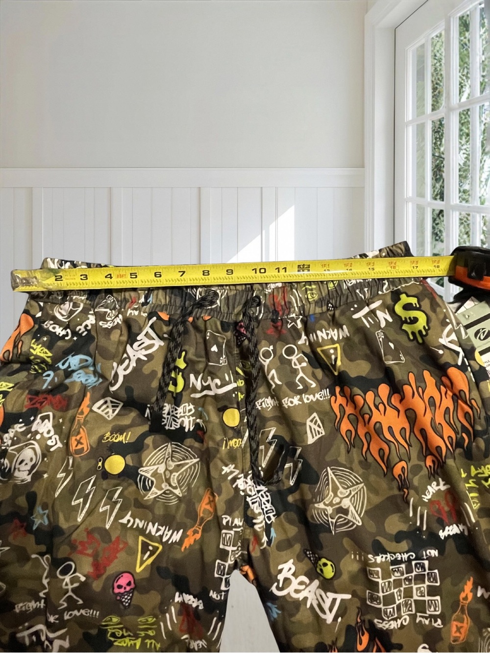 FRESH PRINTS OF BEL-AIR Men’s Camo Graffiti Joggers XL NWT Streetwear Flames - Picture 9 of 13